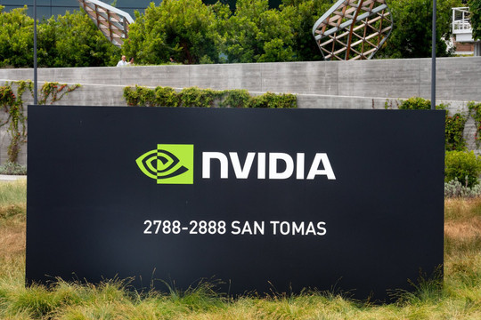 Doanh thu gã khổng lồ công nghệ Nvidia tăng khủng nhờ bùng nổ chip AI