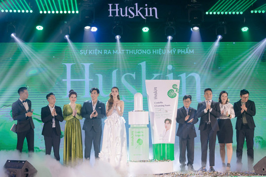 Ca sĩ Hồ Quang Hiếu ra mắt thương hiệu mỹ phẩm Huskin