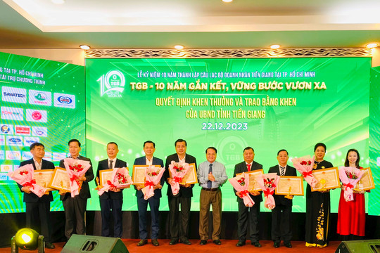 Câu lạc bộ game bài b52
 Tiền Giang tại TP.HCM kỷ niệm 10 năm thành lập