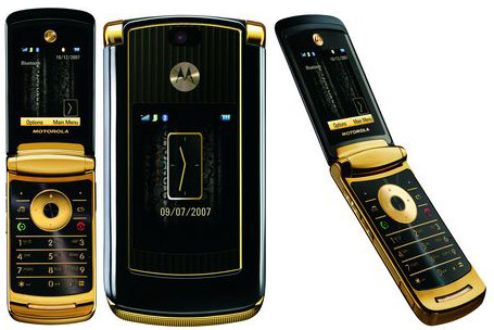 Motorazr2 V8: Điện thoại dát vàng