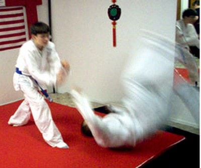 Câu chuyện cánh tay trái bị cụt