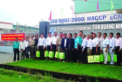 20 doanh nghiệp Battambang thăm Công ty Tân Quang Minh