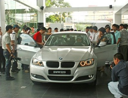 Euro Auto công bố giá xe BMW 320i 2009
