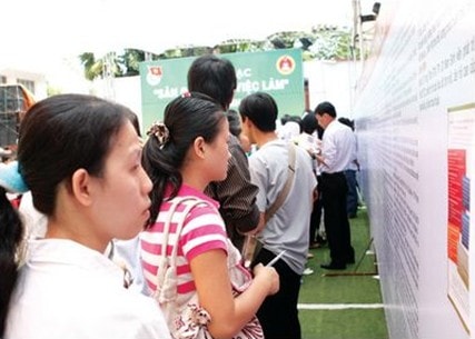 Lát một viên gạch dưới mỗi bước chân đi