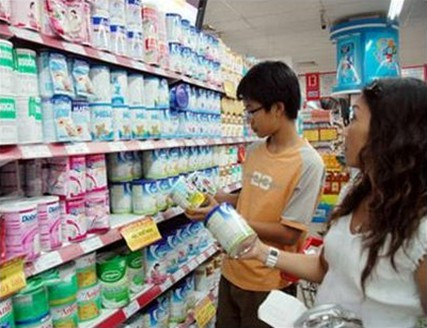 Giải pháp nào cho nghịch lý giá sữa?