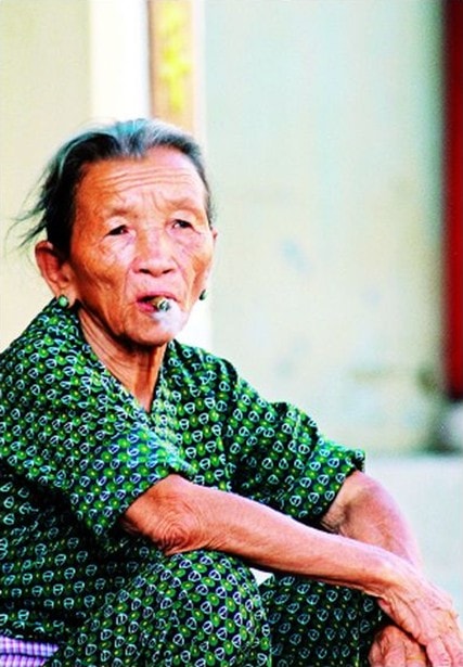 Ngã lòng trước phố
