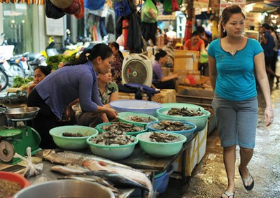 Chợ ế, nhiều tiểu thương tại TP HCM đóng sạp