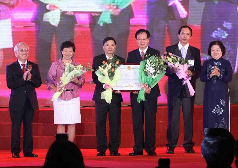 Chia sẻ niềm vui cùng DNSG tiêu biểu 2009