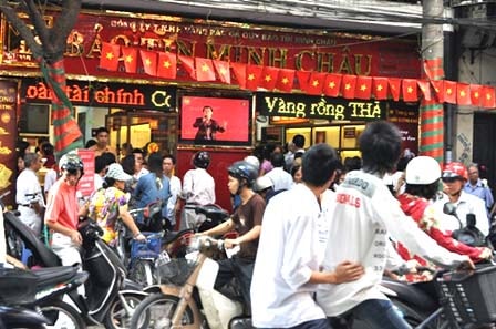 Không chỉ là “tâm lý đám đông”