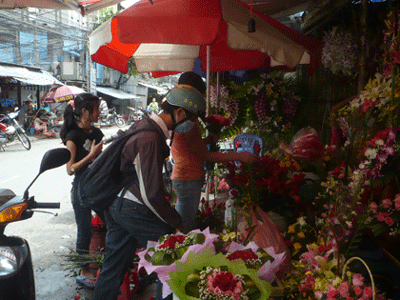 Hoa tươi tăng giá, hàng “độc” khó tìm