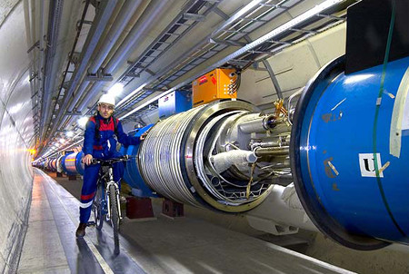 Cỗ máy lớn nhất thế giới chuẩn bị vụ nổ 'Big Bang'