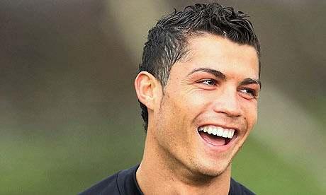 Cristiano Ronaldo có thể tới Việt Nam năm 2012