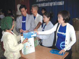 Đến với người nghèo Phú Yên, Bình Định