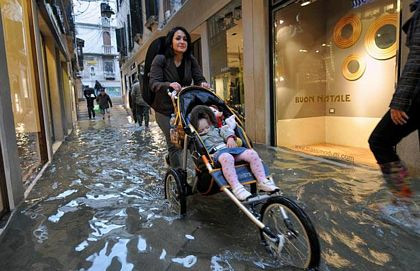 Venice lại “méo mặt” vì lụt