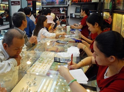 Một tuần thất bát của giá vàng và giá dầu 
