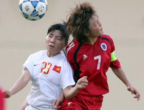 Thắng Lào 3 - 0, tuyển nữ VN vào chung kết