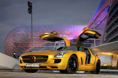 Mercedes SLS AMG cũng “chơi” vàng