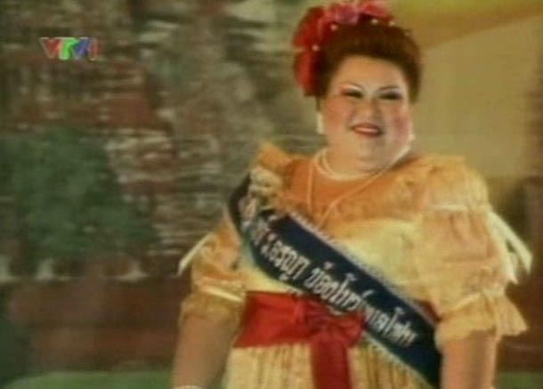 Triển lãm tranh cát và cuộc thi Hoa hậu Voi cho các bà 