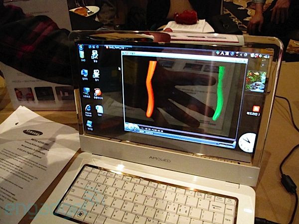 [CES 2010] Samsung gây ấn tượng với MTXT màn hình trong suốt