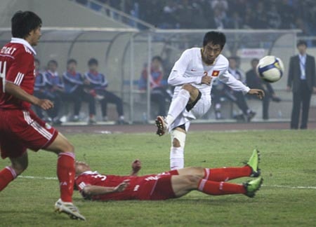 Việt Nam thua sít sao Trung Quốc dù chơi thiếu người