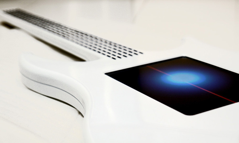 Misa Digital giới thiệu cây đàn ghita dùng màn hình cảm ứng