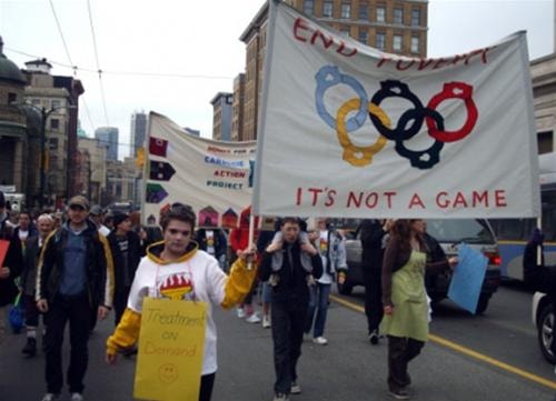 Olympic mùa đông 2010 “khổ” vì thiếu tiền và tuyết!