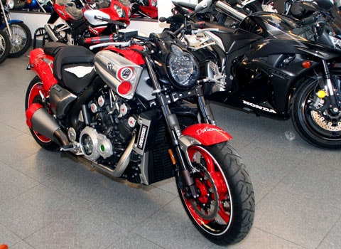 Yamaha V-max 2010 độ đầu tiên tại Việt Nam 