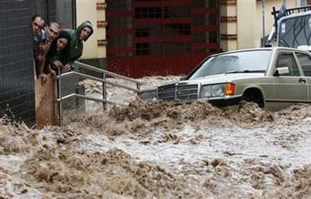 Nhiều người chết vì lũ lụt tại Bồ Đào Nha