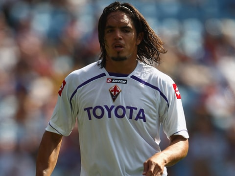 Cú vôlê kiểu của Rivaldo dẫn đầu 10 bàn đẹp nhất tuần qua