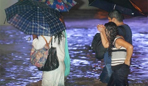 Rio de Janeiro ngập trong mưa lũ, 100 người thiệt mạng