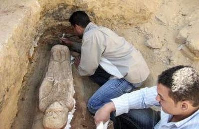 Tìm thấy xác ướp phụ nữ với đôi mắt mở to trên ốc đảo Ai Cập