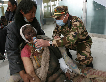 Trung Quốc: Số người chết vì động đất lên hơn 1.300 người