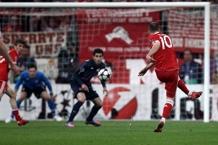 Robben giúp Bayern tạo lợi thế trước Lyon