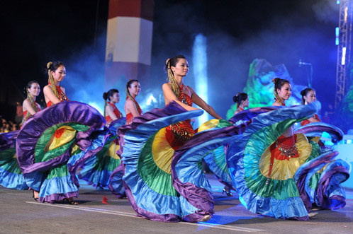 Đêm hội Carnaval Hạ Long rực rỡ sắc màu 