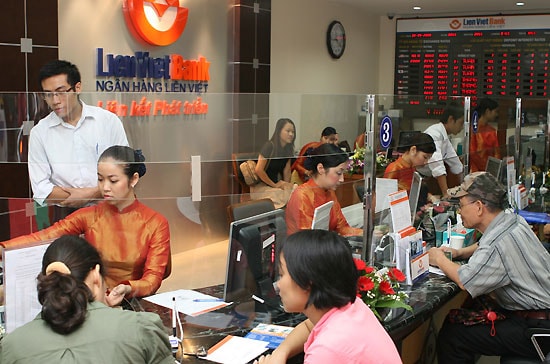 Tiếp tục giảm lãi suất cho vay VND 