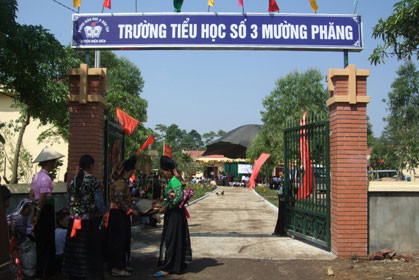 Gia đình Tướng Giáp góp sức xây trường học ở Mường Phăng