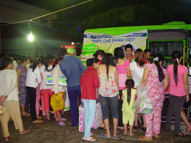 Phiên chợ hàng Việt về Củ Chi: thiết thực và chu đáo hơn 