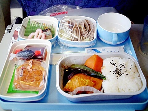Thức ăn trên máy bay