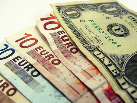 Đồng euro yếu có lợi cho châu Âu