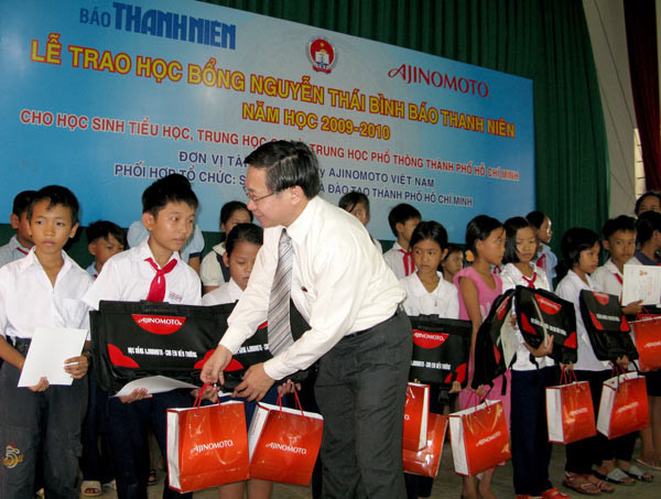 Ajinomoto đã trao 115 suất học bổng Nguyễn Thái Bình 