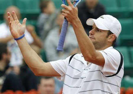 Nadal và Djokovic đi tiếp, Roddick trở thành bại tướng