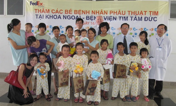 Phẫu thuật miễn phí cho trẻ em VN khuyết tật tim bẩm sinh