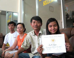 Nữ sinh Việt nhận bằng khen của hai tổng thống Mỹ