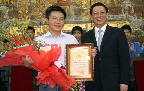 GS Ngô Bảo Châu nhận danh hiệu 