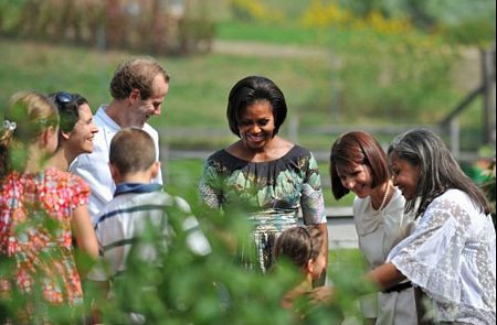 Michelle Obama đãi khách quý rau Nhà Trắng