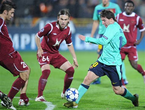 Villa cứu Barca thoát thua trước Rubin Kazan