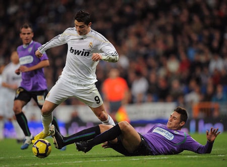 Malaga - Real Madrid: Cờ trong tay!