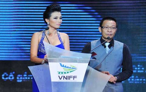 MC kỳ cựu Lại Văn Sâm ngẫu hứng và... dịch sai