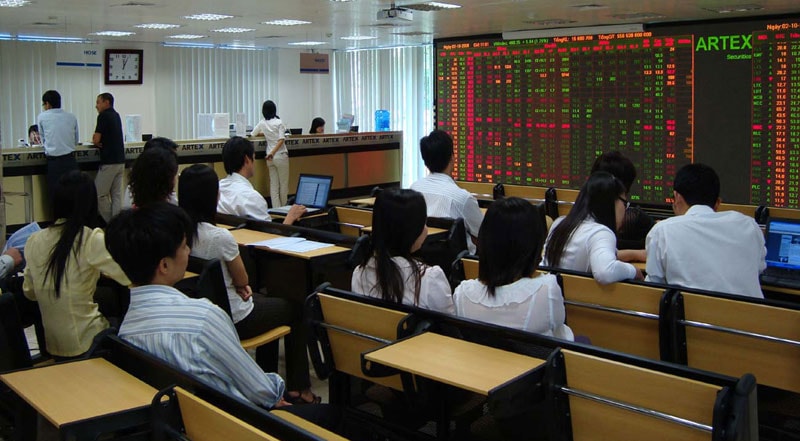 “Cửa” nào cho chứng khoán cuối năm 2010?