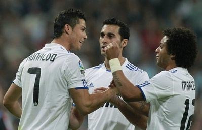 Ronaldo ghi 4 bàn, Real đại thắng Racing